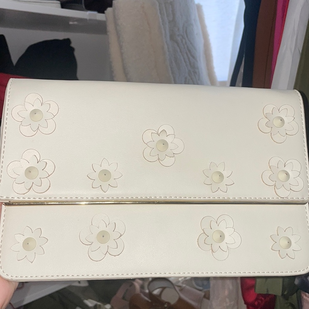 FLOWER STUD CLUTCH